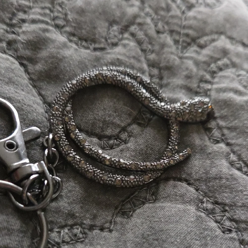 Set Of 2 Elegant Snake Keychain Accessory - Picture 2 of 3